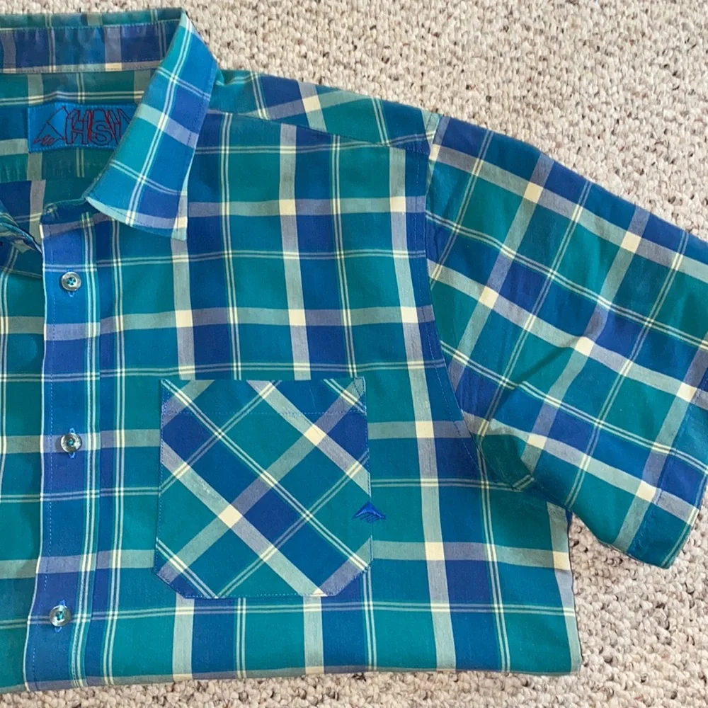 button down t-shirt - Picture 2 of 4